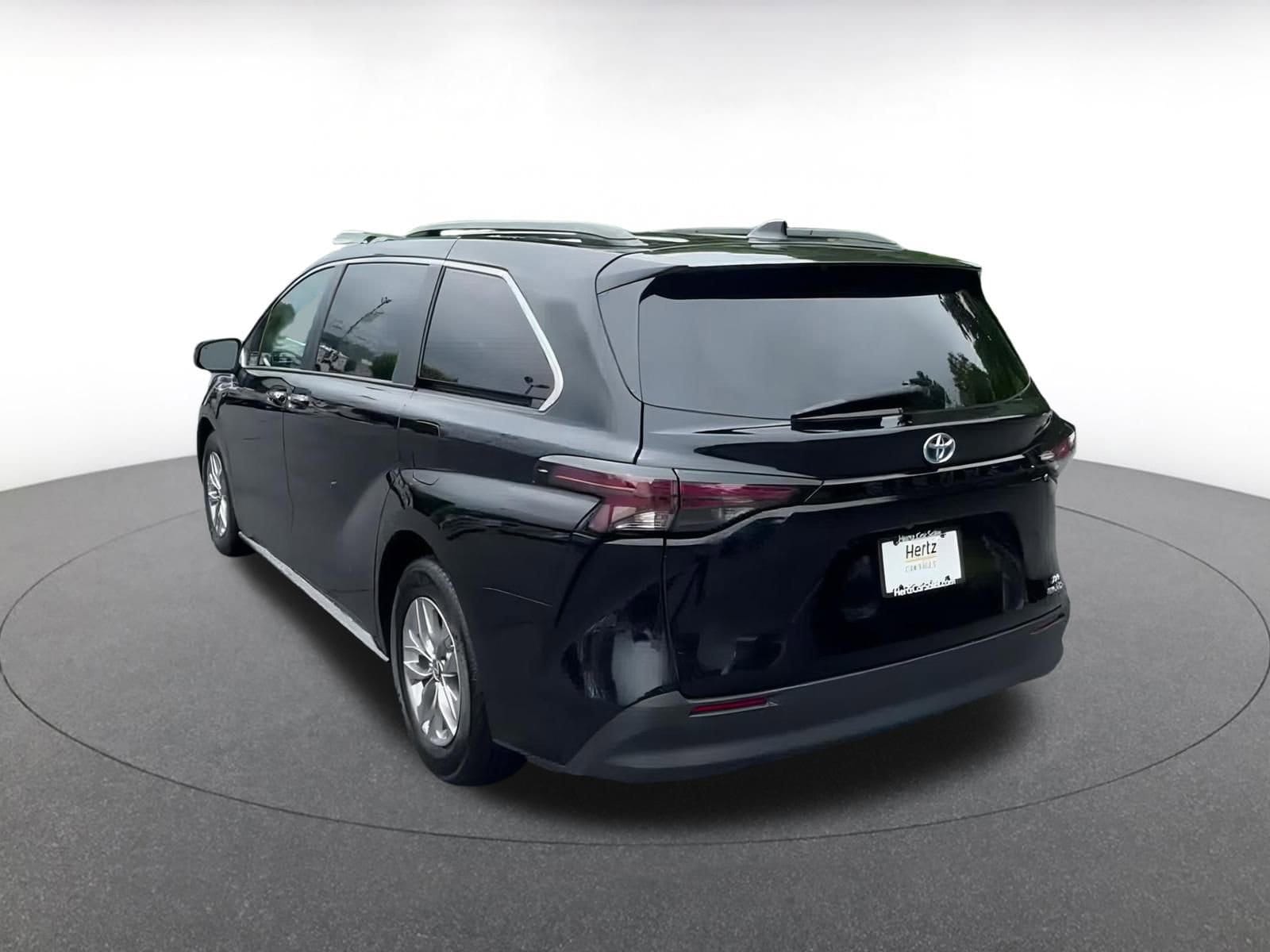 2024 Toyota Sienna XLE 11