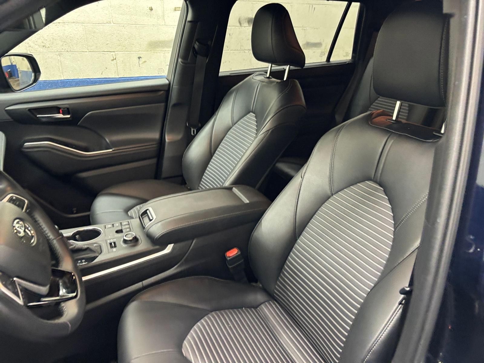 Thumbnail: 2025 Toyota Highlander - 25