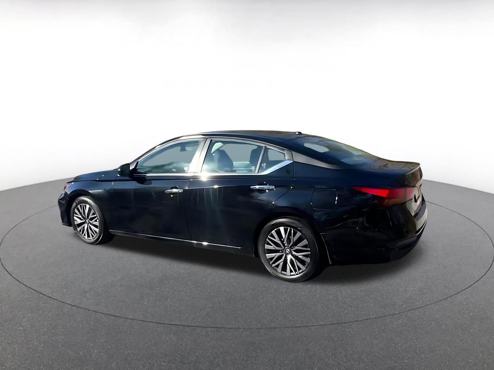 Thumbnail: 2025 Nissan Altima - 9