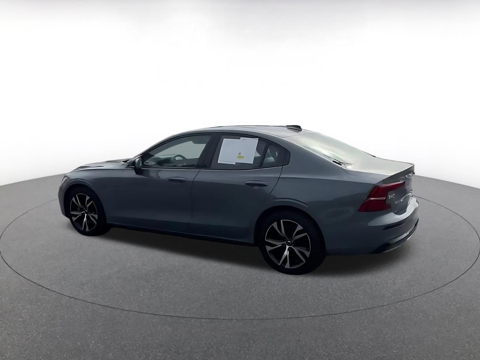 Thumbnail: 2024 Volvo S60 - 10
