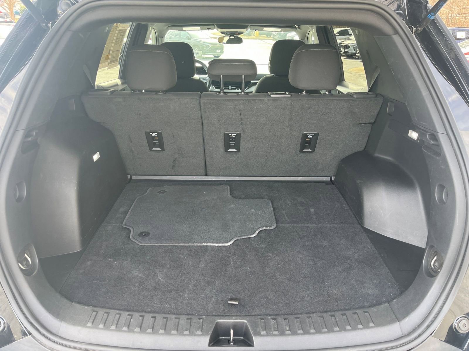 Thumbnail: 2025 Chevrolet Equinox - 25