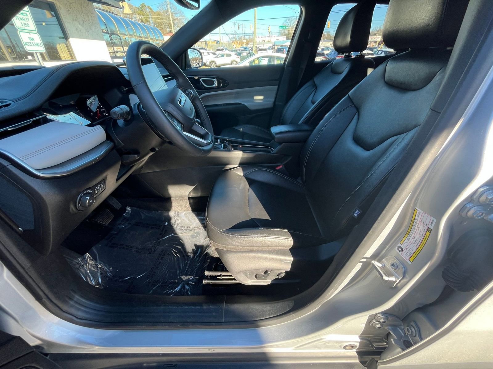 Thumbnail: 2025 Jeep Compass - 22