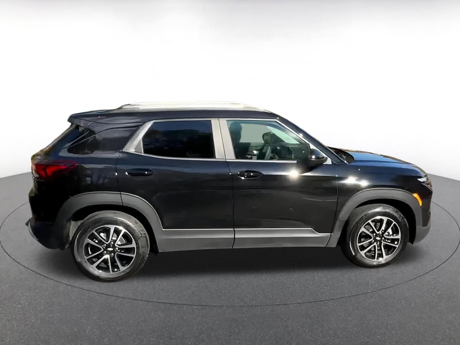 Thumbnail: 2025 Chevrolet TrailBlazer - 16