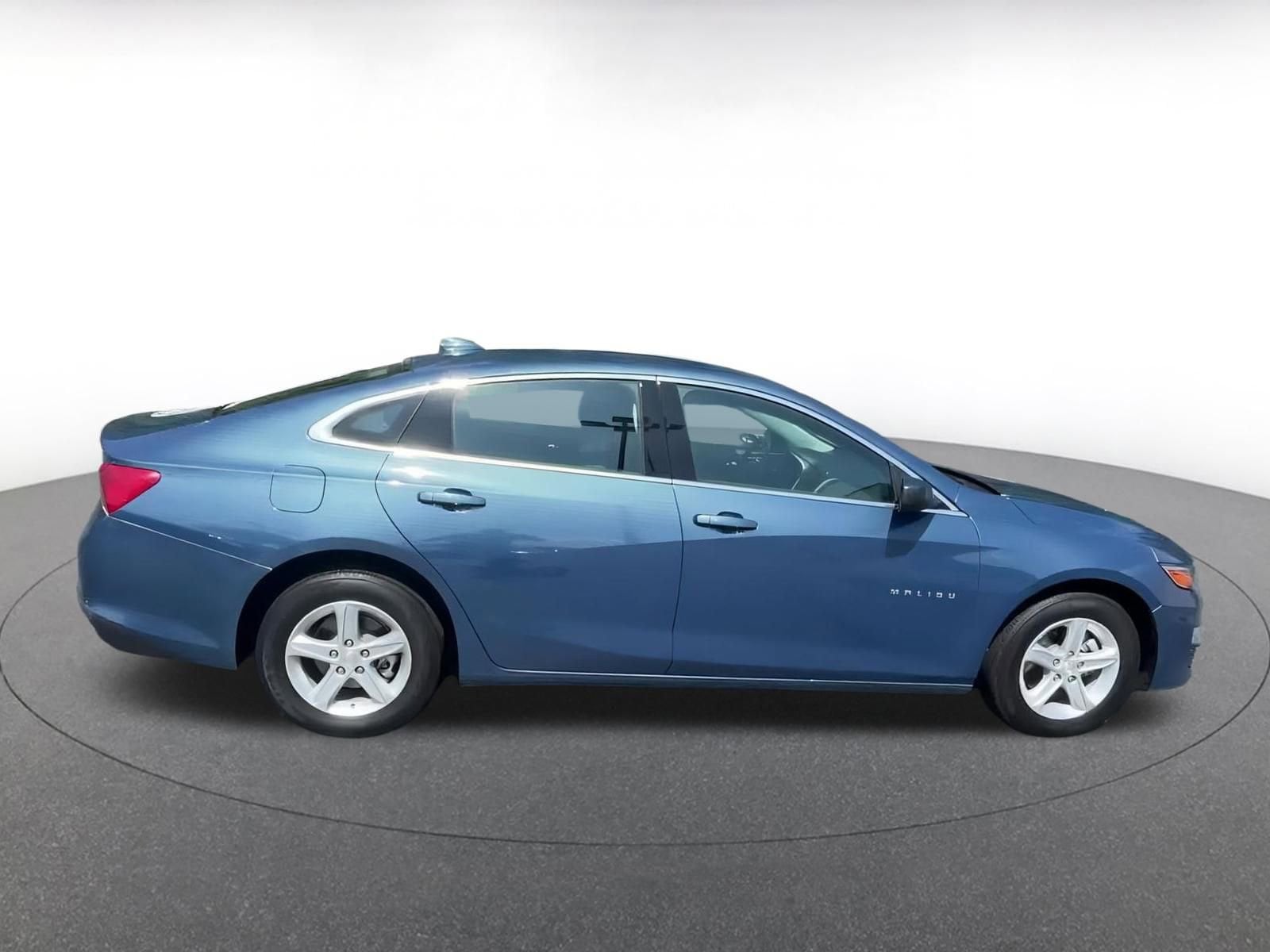 Thumbnail: 2024 Chevrolet Malibu - 8