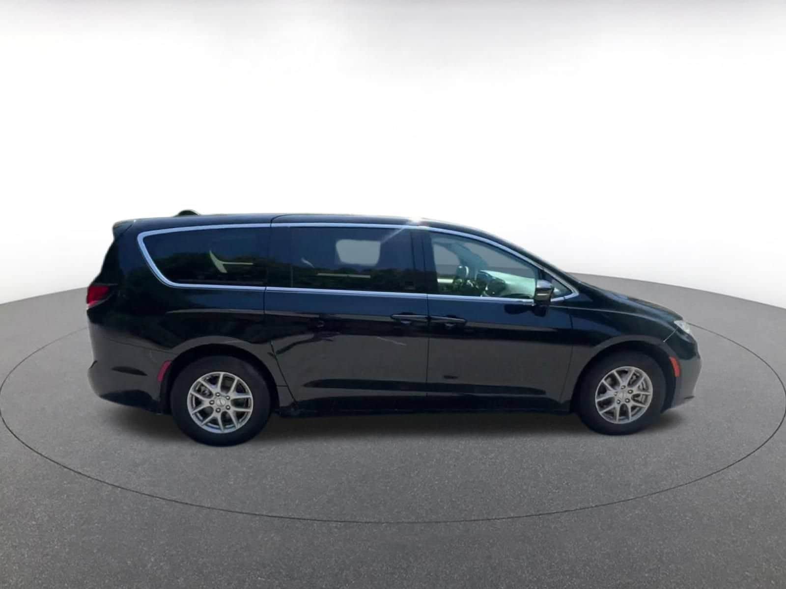 Thumbnail: 2024 Chrysler Pacifica - 13