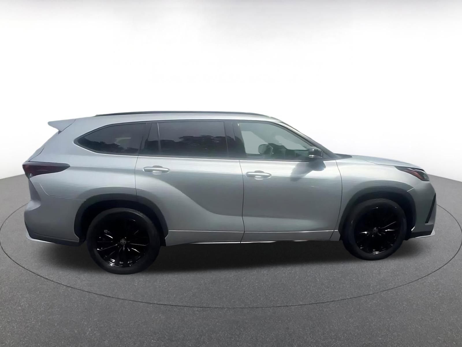 Thumbnail: 2025 Toyota Highlander - 16