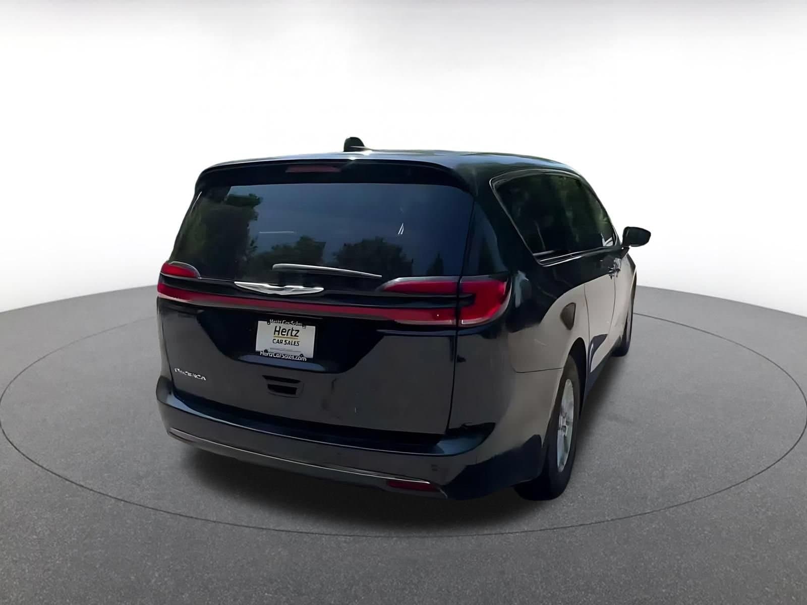 Thumbnail: 2024 Chrysler Pacifica - 11