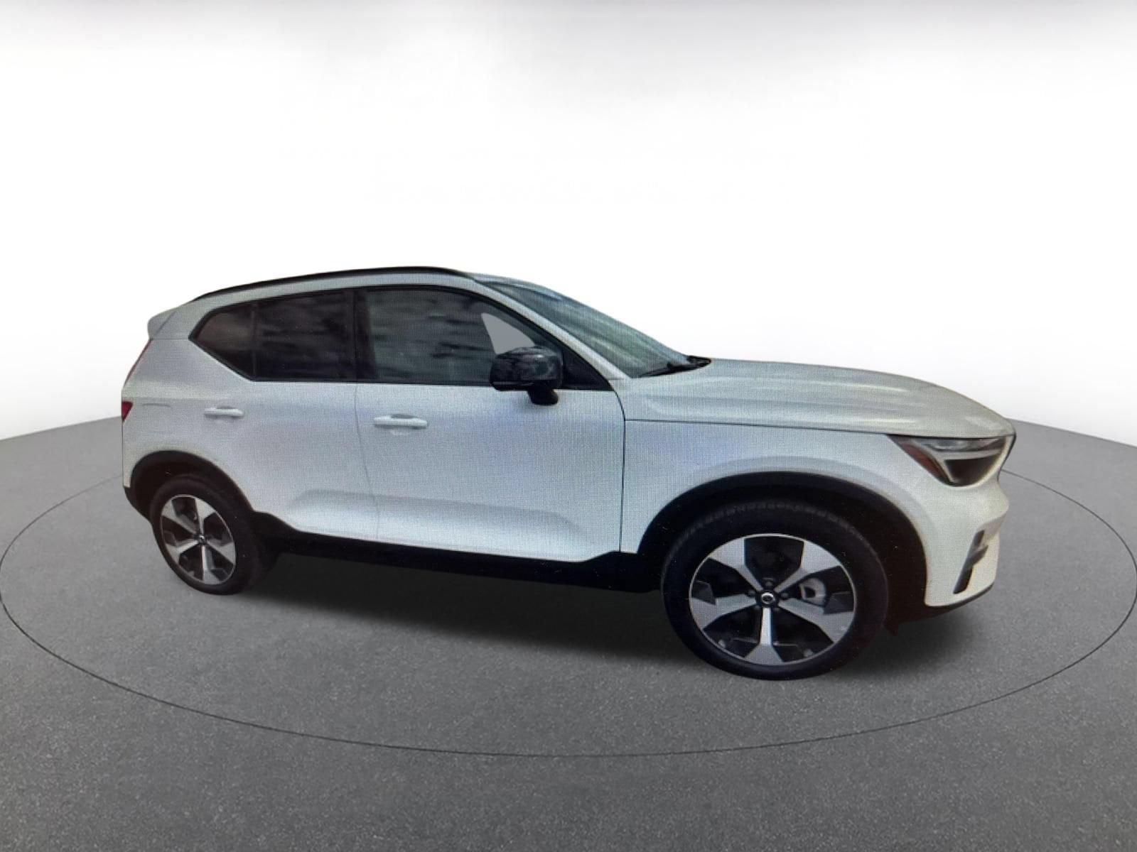 Thumbnail: 2024 Volvo XC40 - 2
