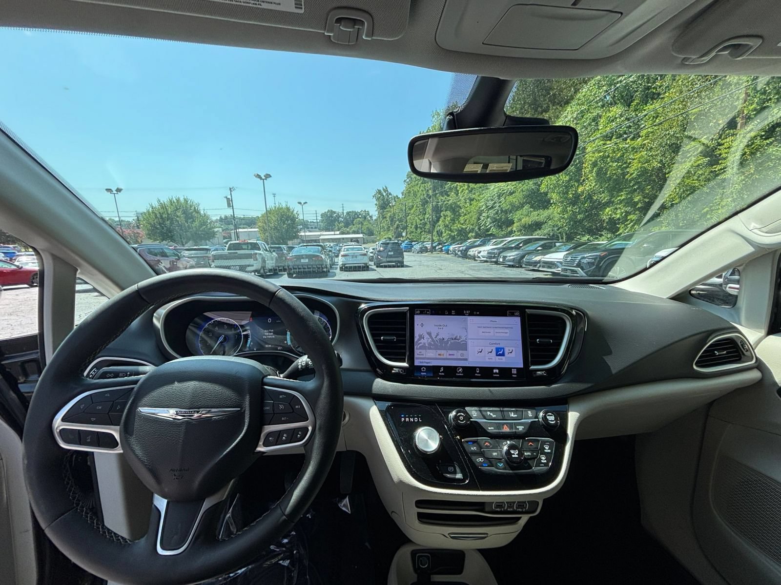 Thumbnail: 2024 Chrysler Pacifica - 26