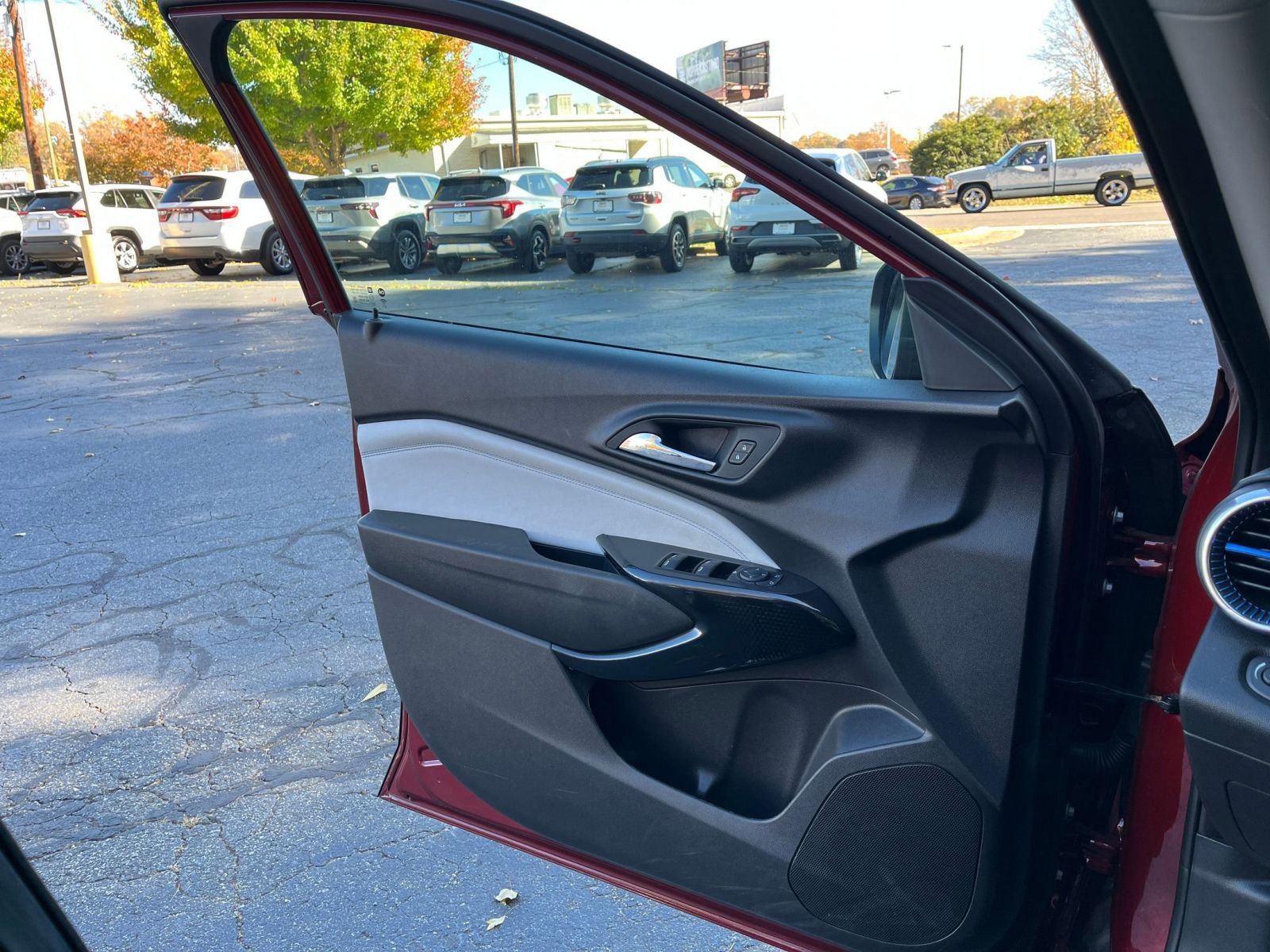 Thumbnail: 2025 Chevrolet Trax - 18