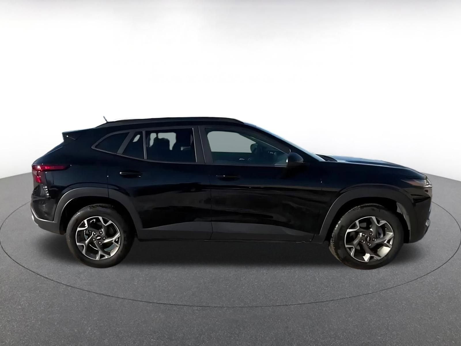 Thumbnail: 2025 Chevrolet Trax - 16