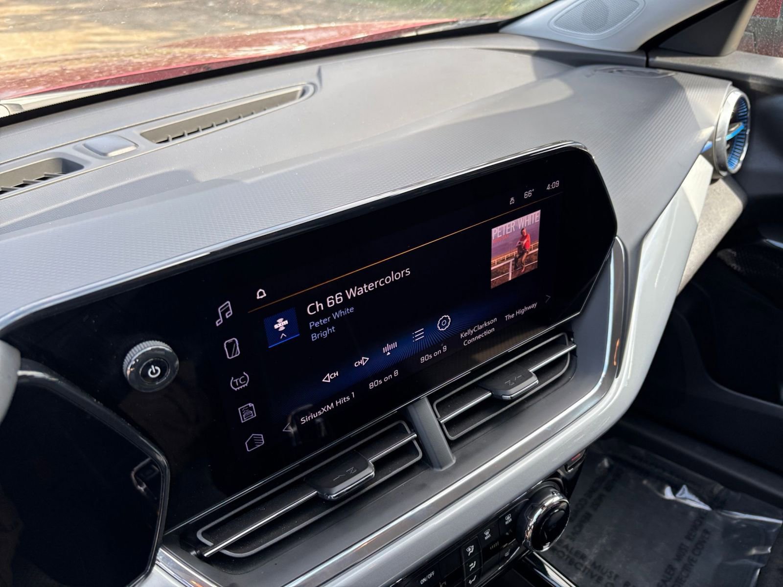 Thumbnail: 2025 Chevrolet Trax - 21