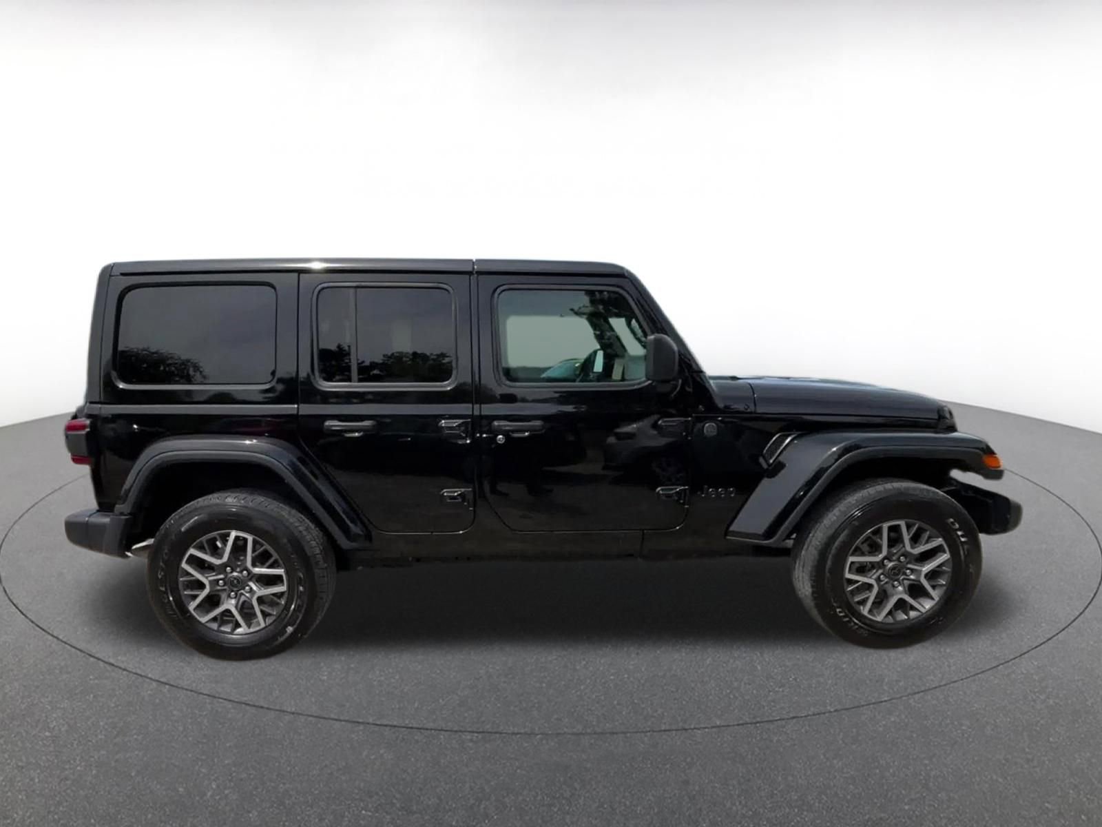 Thumbnail: 2025 Jeep Wrangler - 16