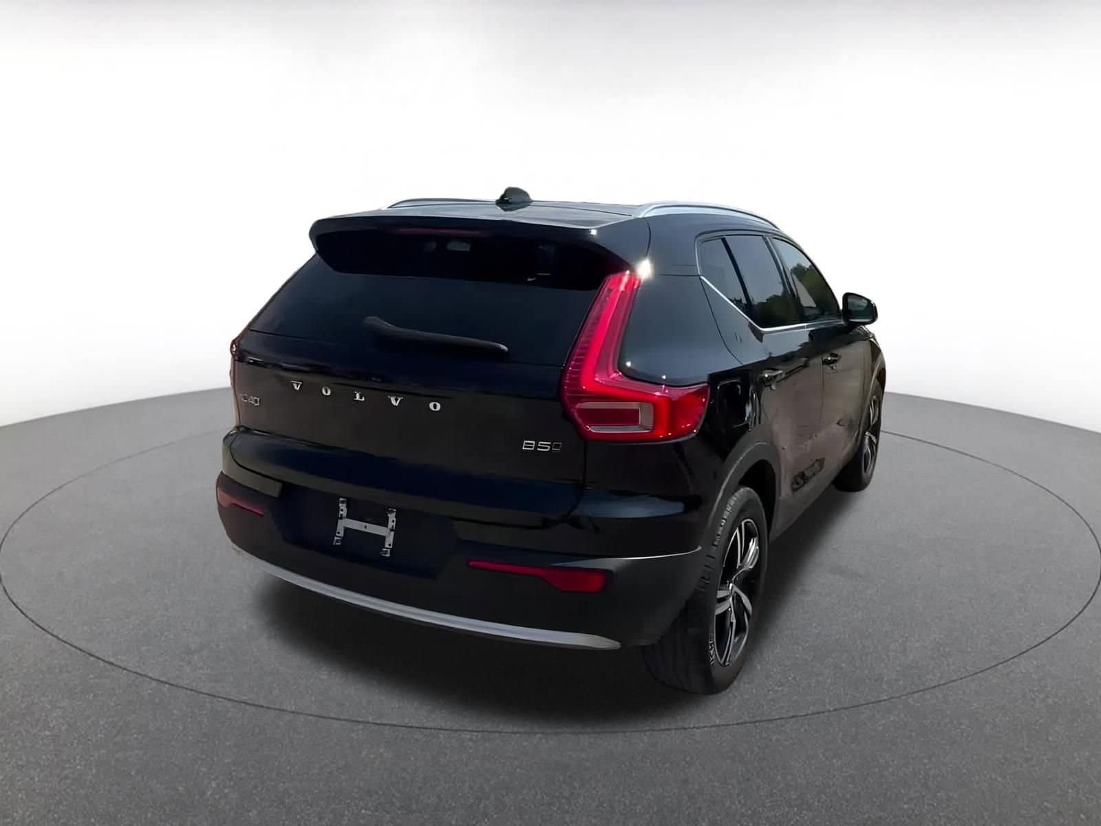 Thumbnail: 2024 Volvo XC40 - 14