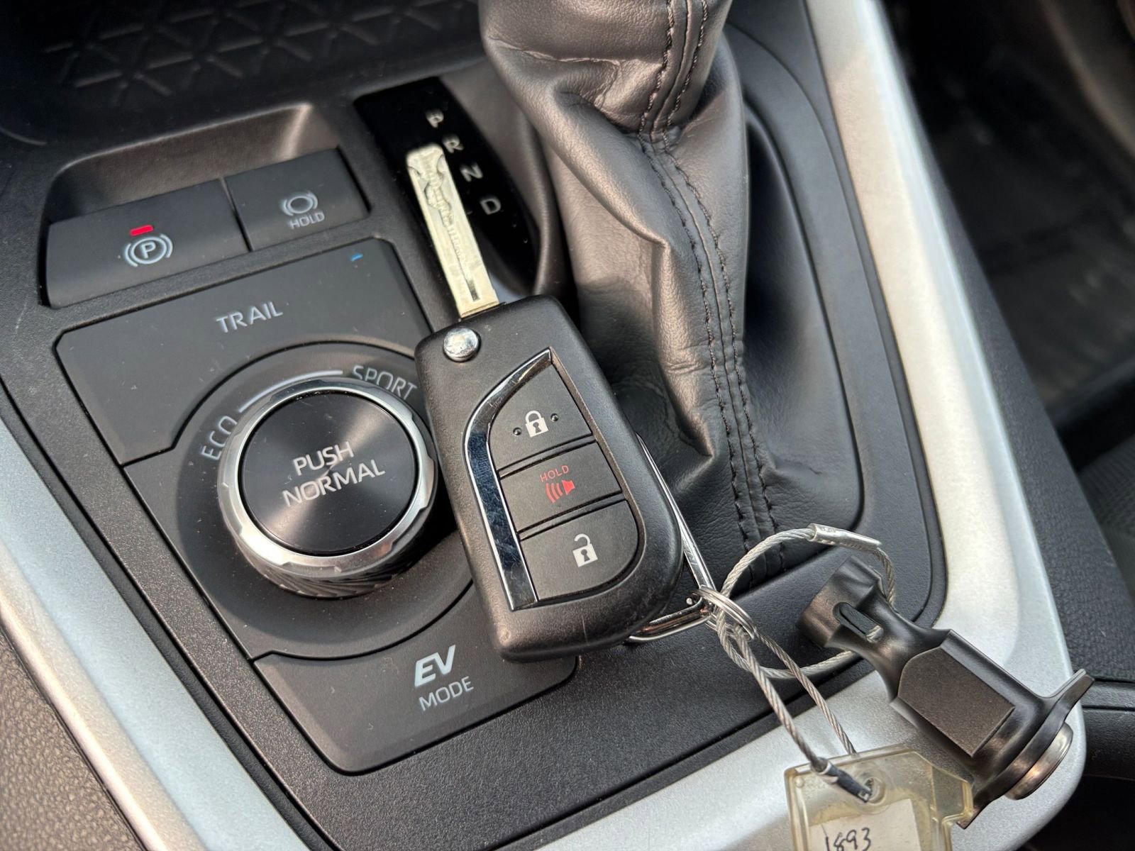 Thumbnail: 2025 Toyota RAV4 - 22