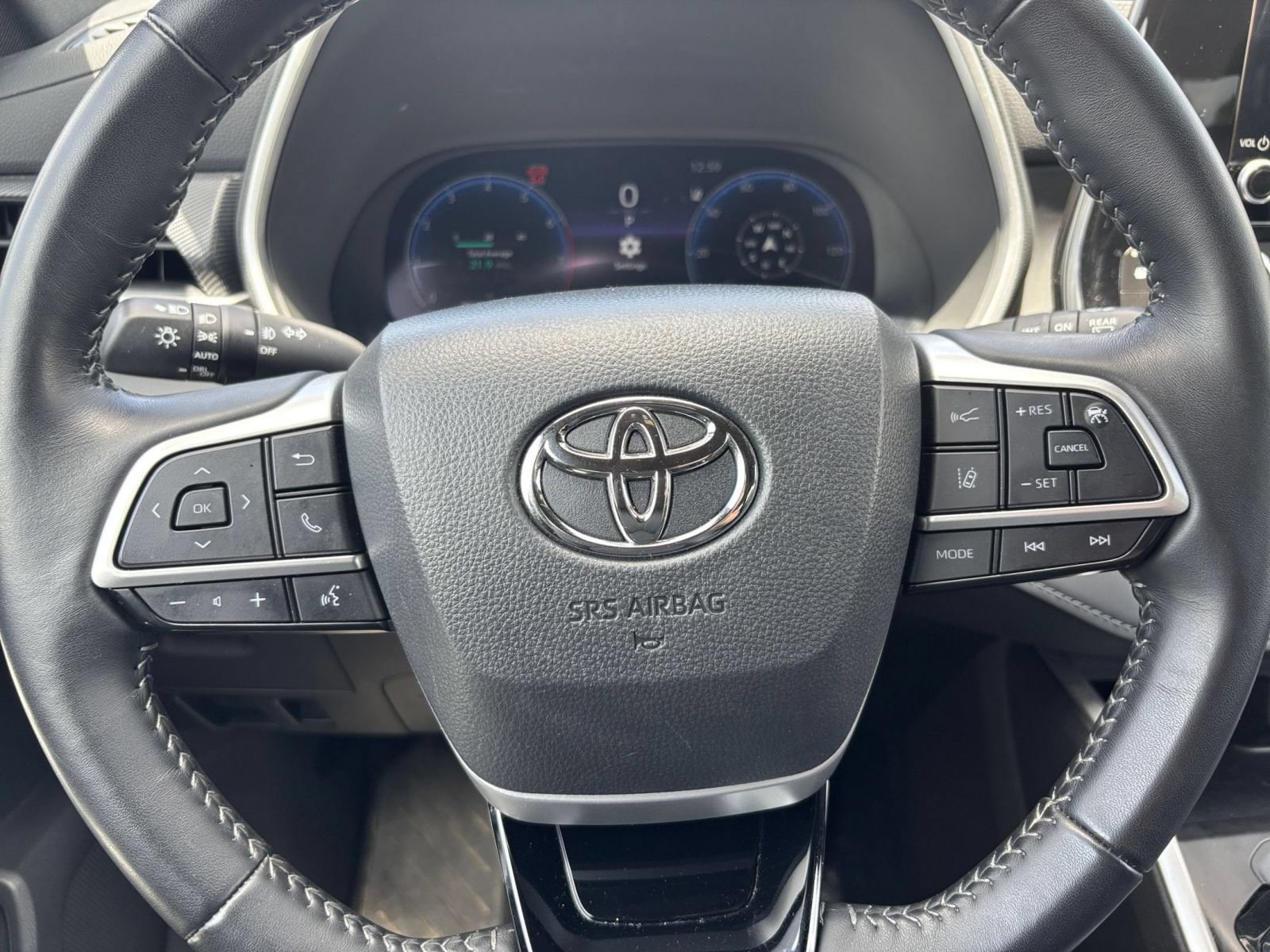 Thumbnail: 2025 Toyota Highlander - 30