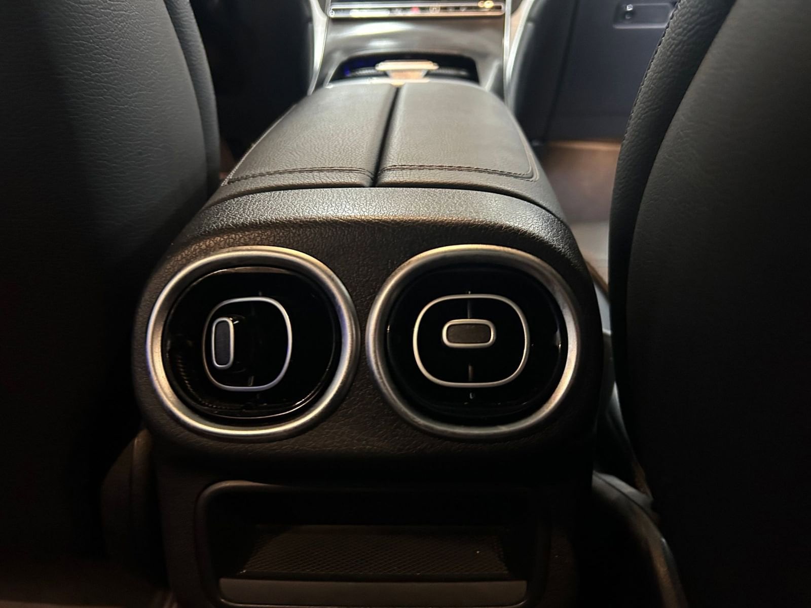 Thumbnail: 2024 Mercedes-Benz GLC - 27