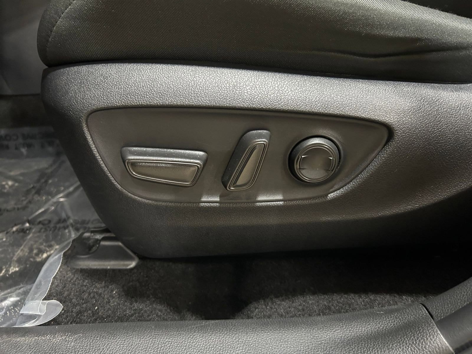 Thumbnail: 2025 Toyota RAV4 - 23