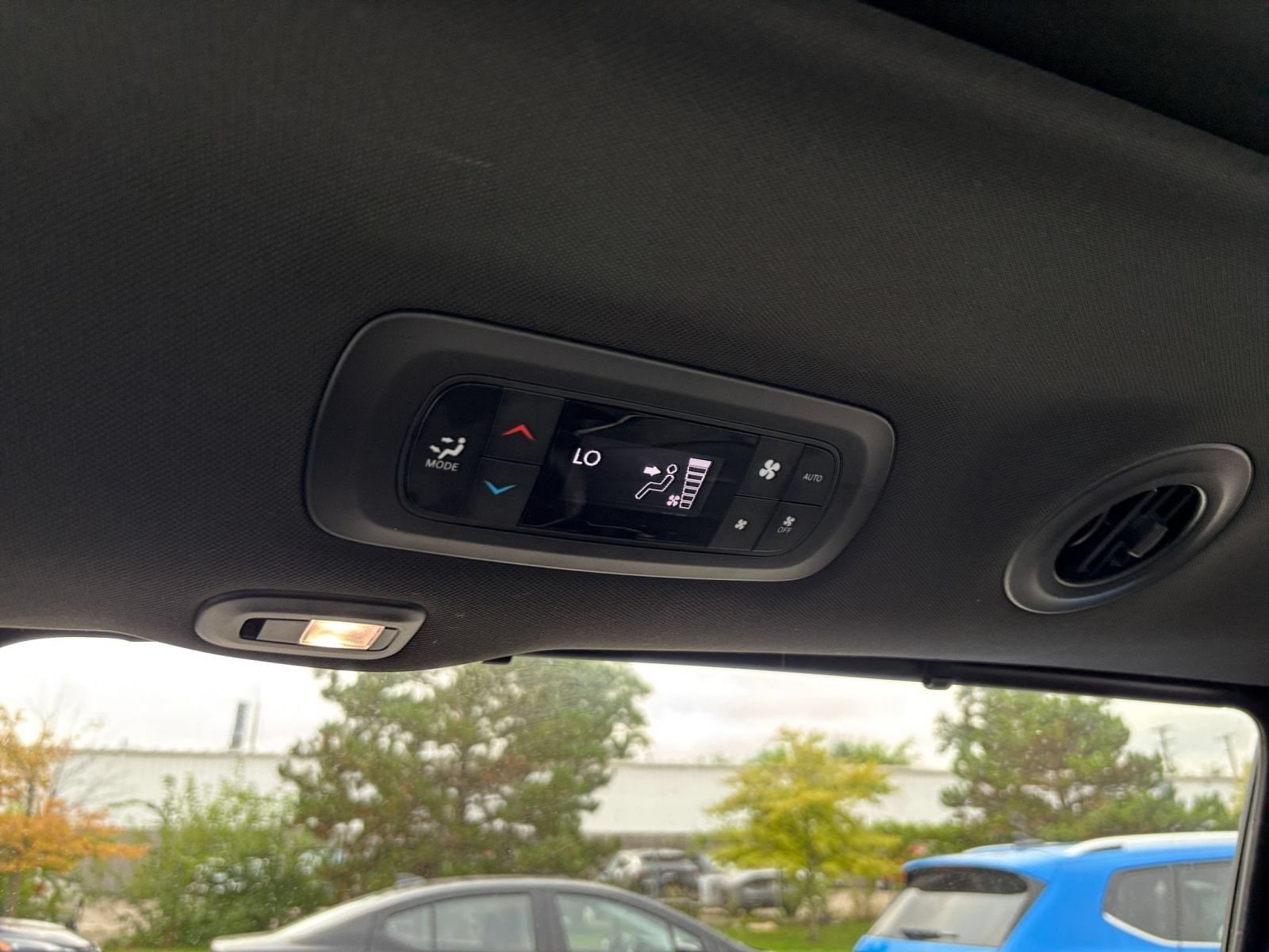 Thumbnail: 2025 Chrysler Pacifica - 25