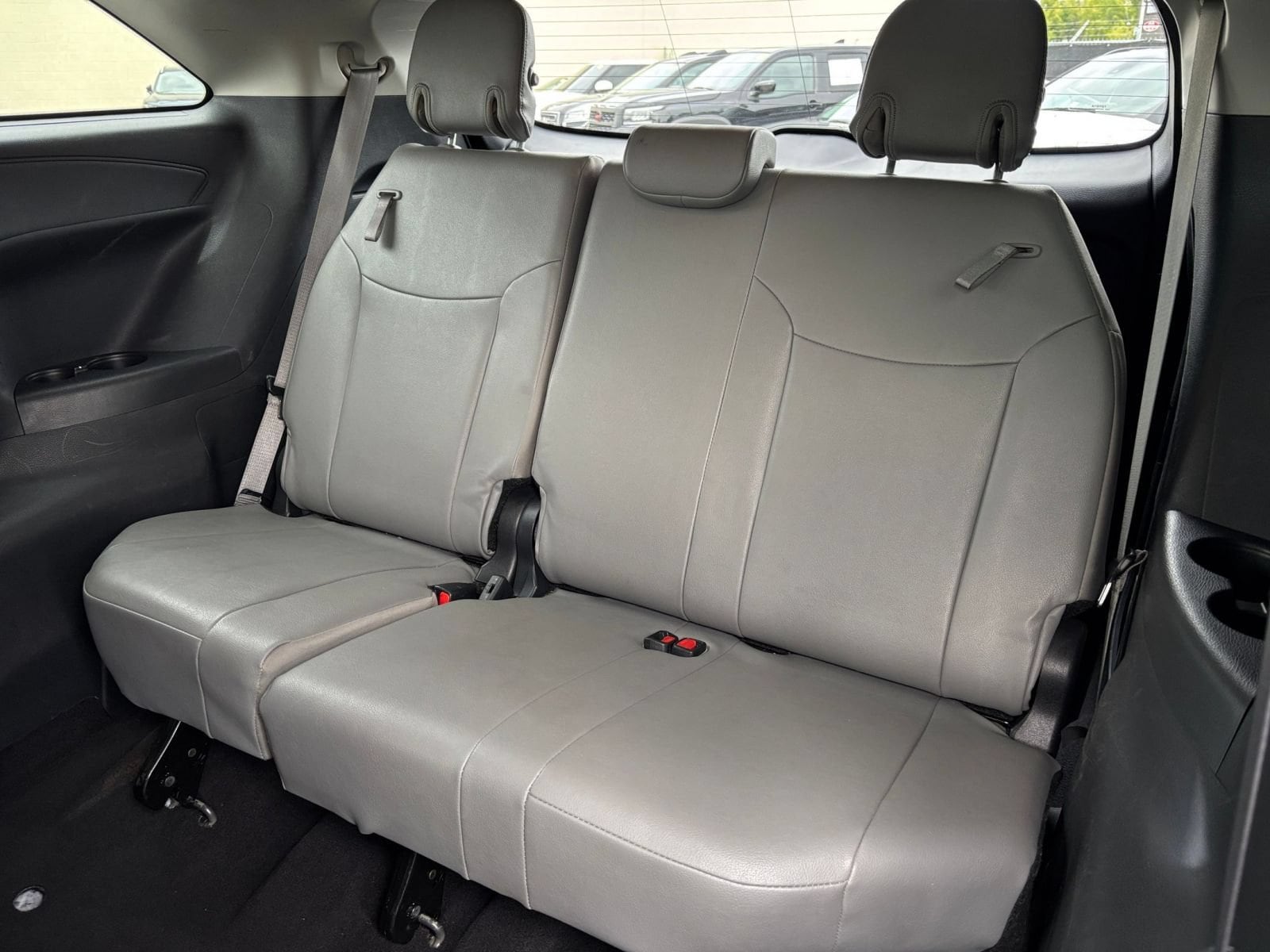 Thumbnail: 2025 Toyota Sienna - 31