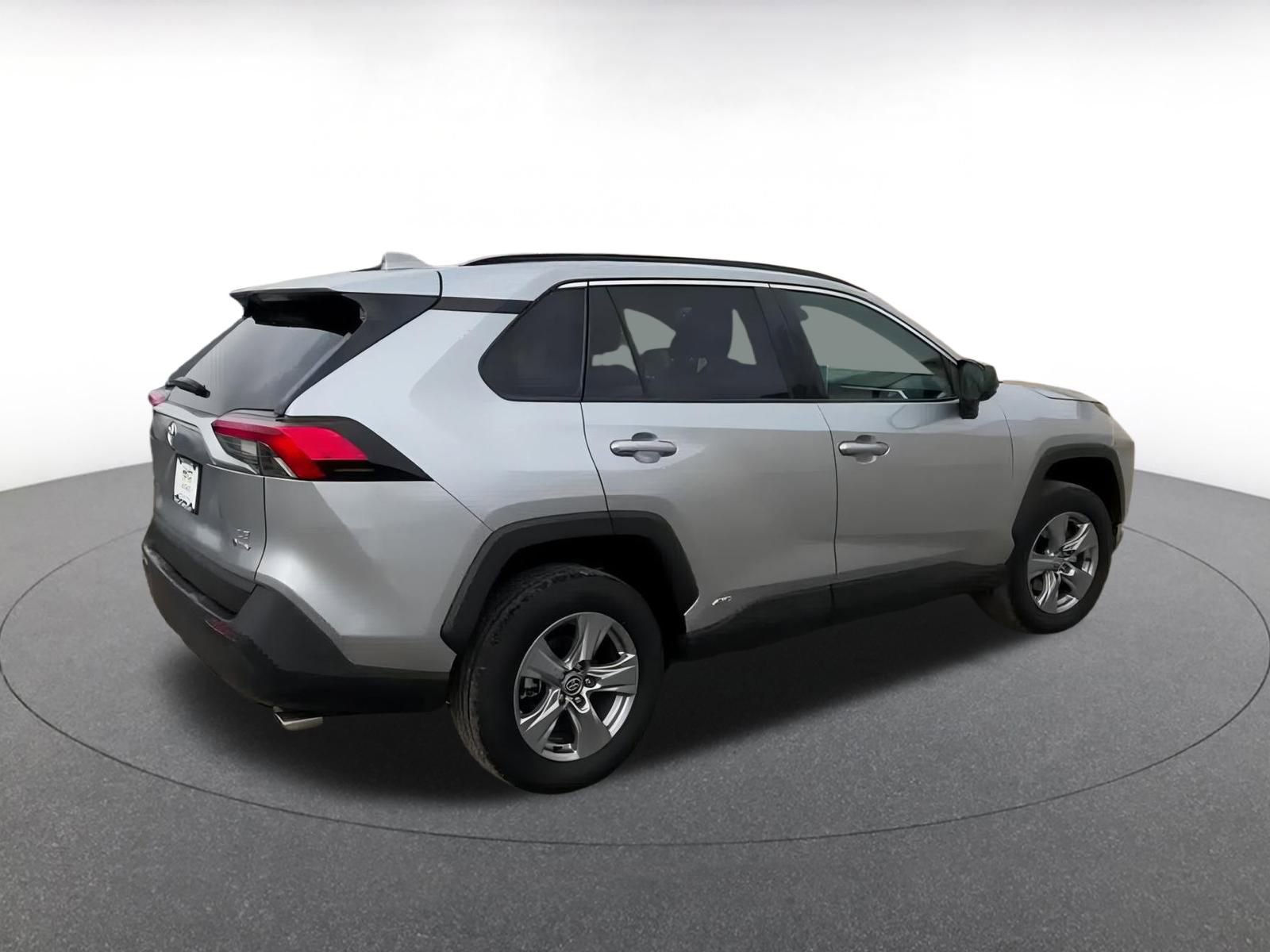 Thumbnail: 2025 Toyota RAV4 - 15