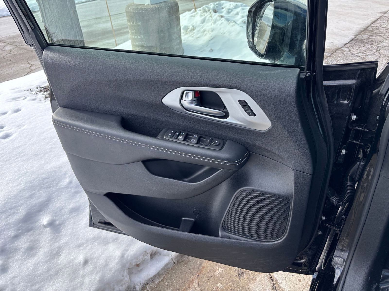 Thumbnail: 2025 Chrysler Pacifica - 20