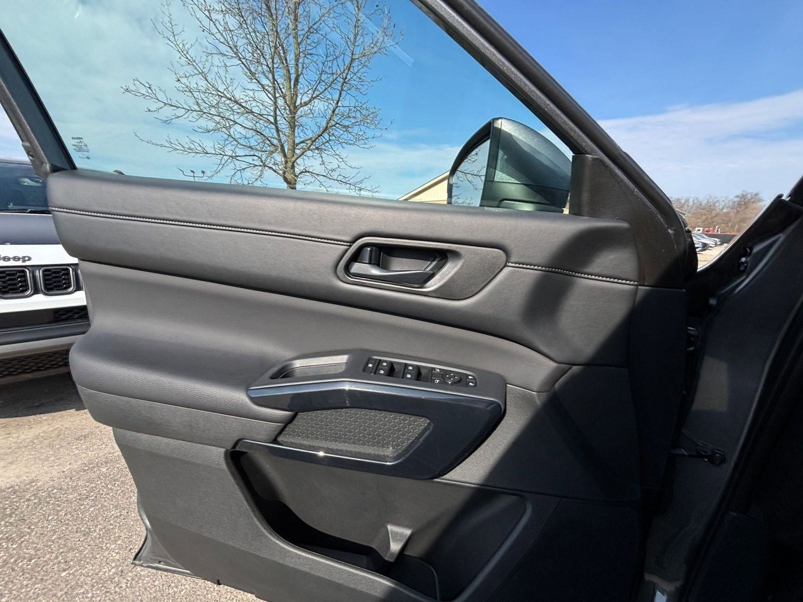 Thumbnail: 2025 Nissan Pathfinder - 18