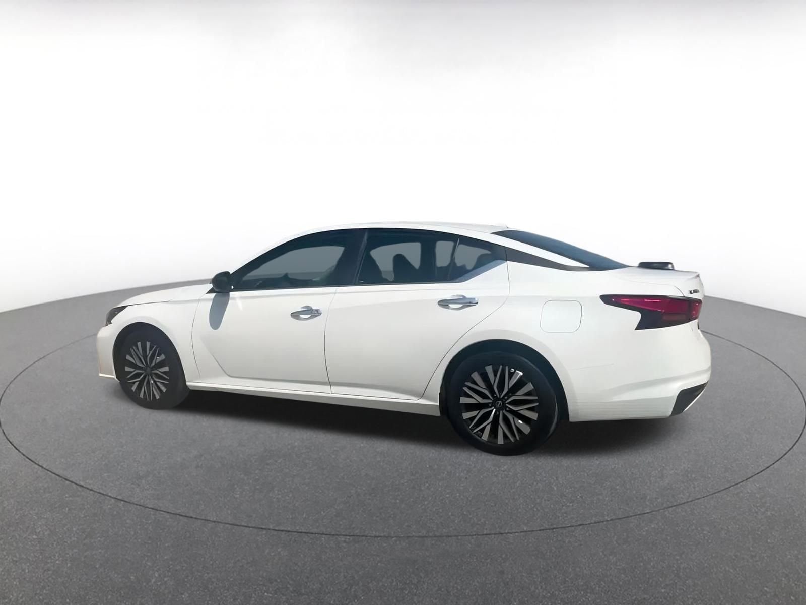 Thumbnail: 2024 Nissan Altima - 10