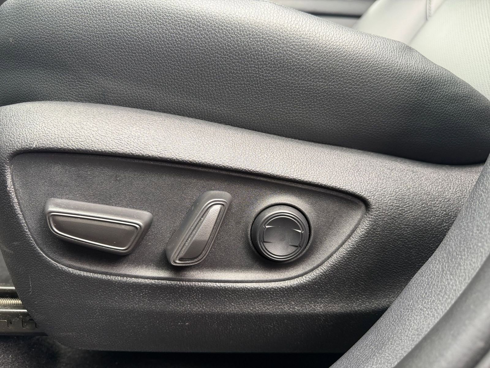 Thumbnail: 2025 Toyota Highlander - 23