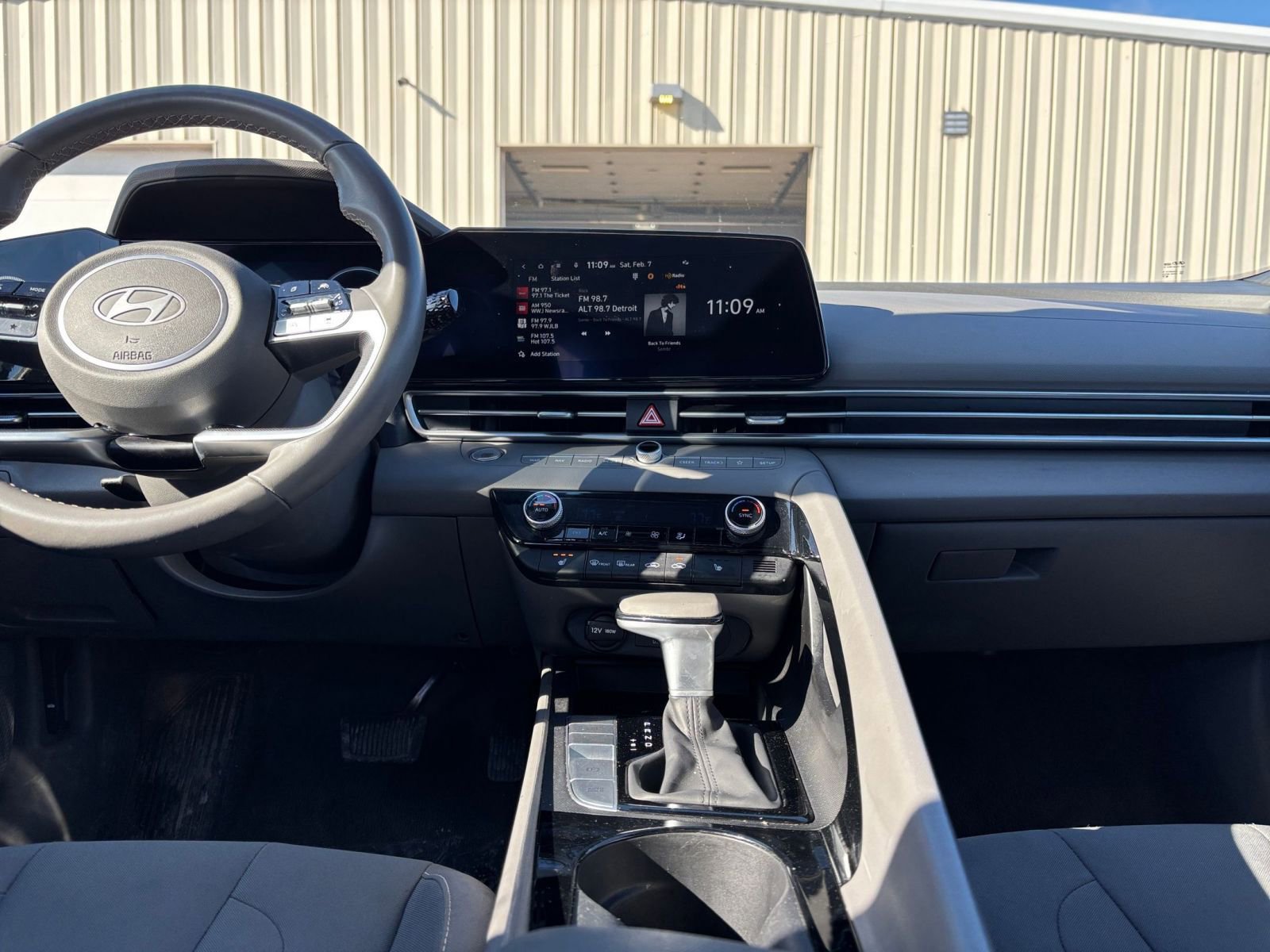 Thumbnail: 2025 Hyundai Elantra - 17