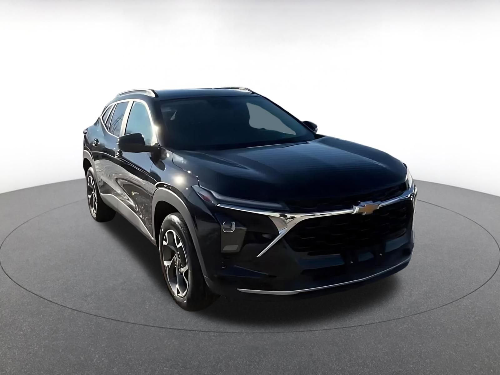 Thumbnail: 2025 Chevrolet Trax - 3