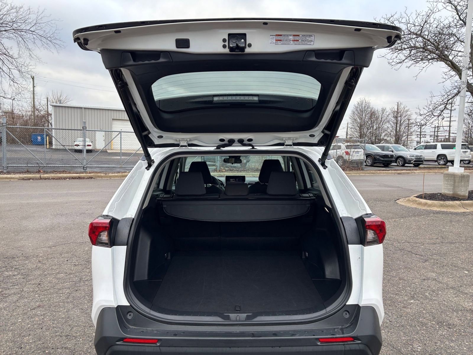 Thumbnail: 2025 Toyota RAV4 - 32