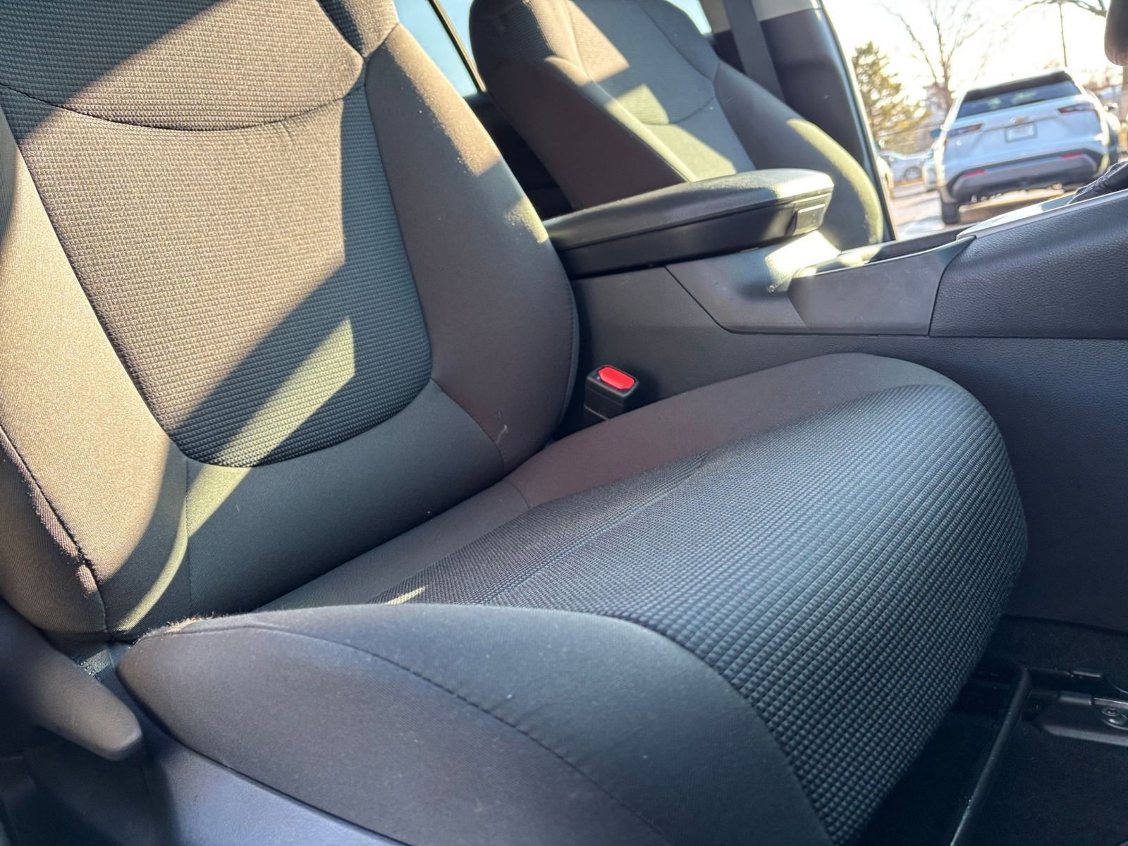 Thumbnail: 2025 Toyota RAV4 - 25