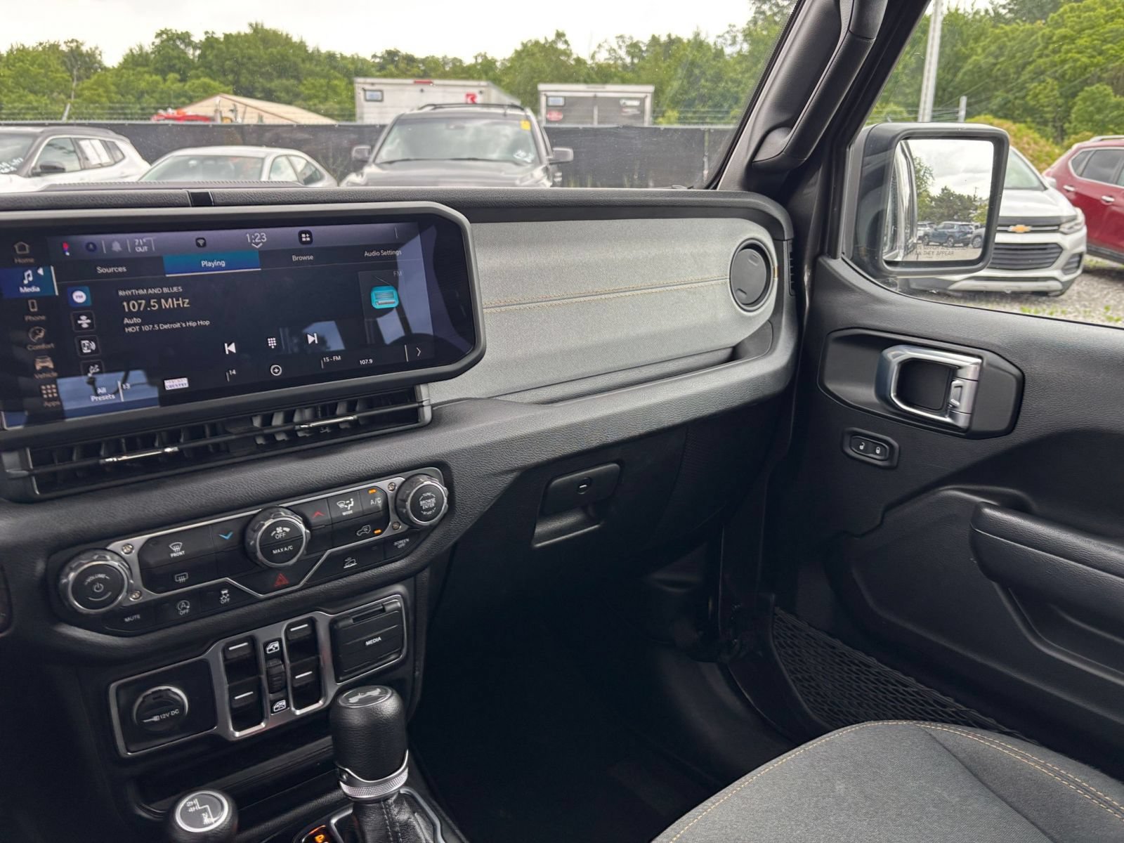 Thumbnail: 2025 Jeep Wrangler - 35