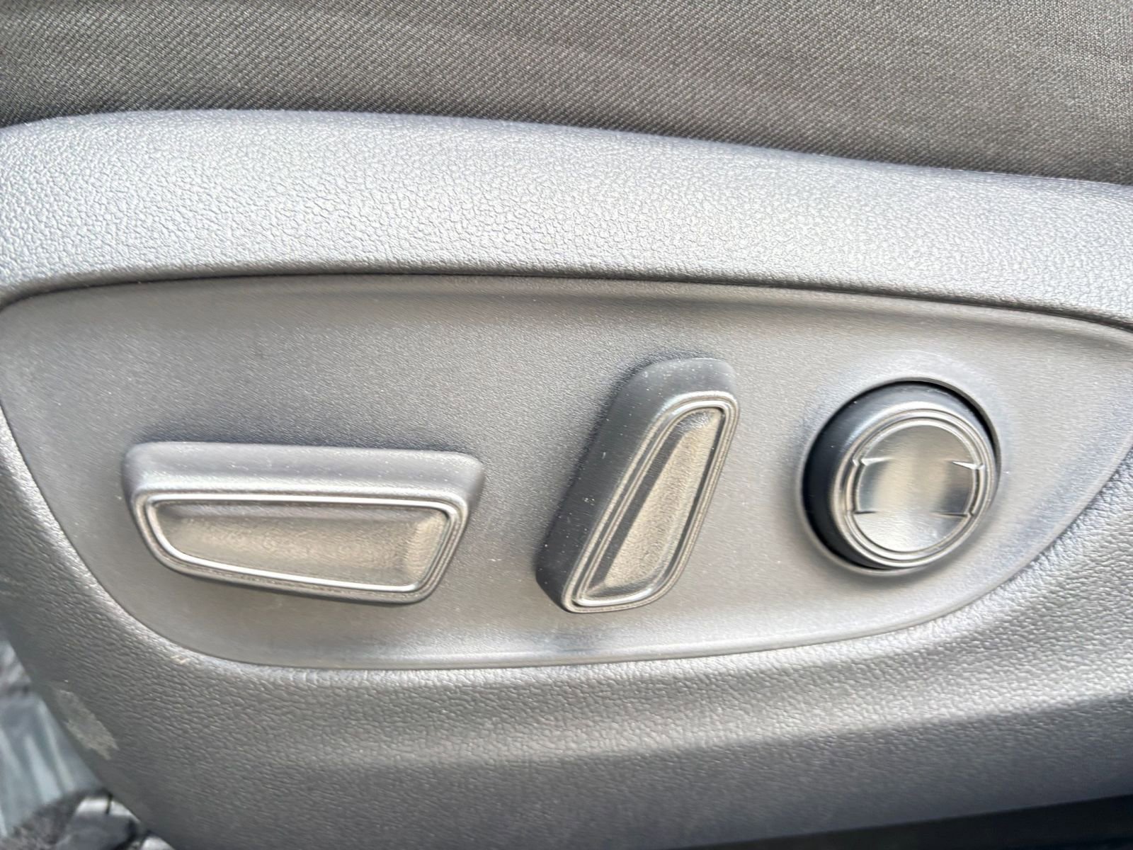 Thumbnail: 2025 Toyota RAV4 - 23