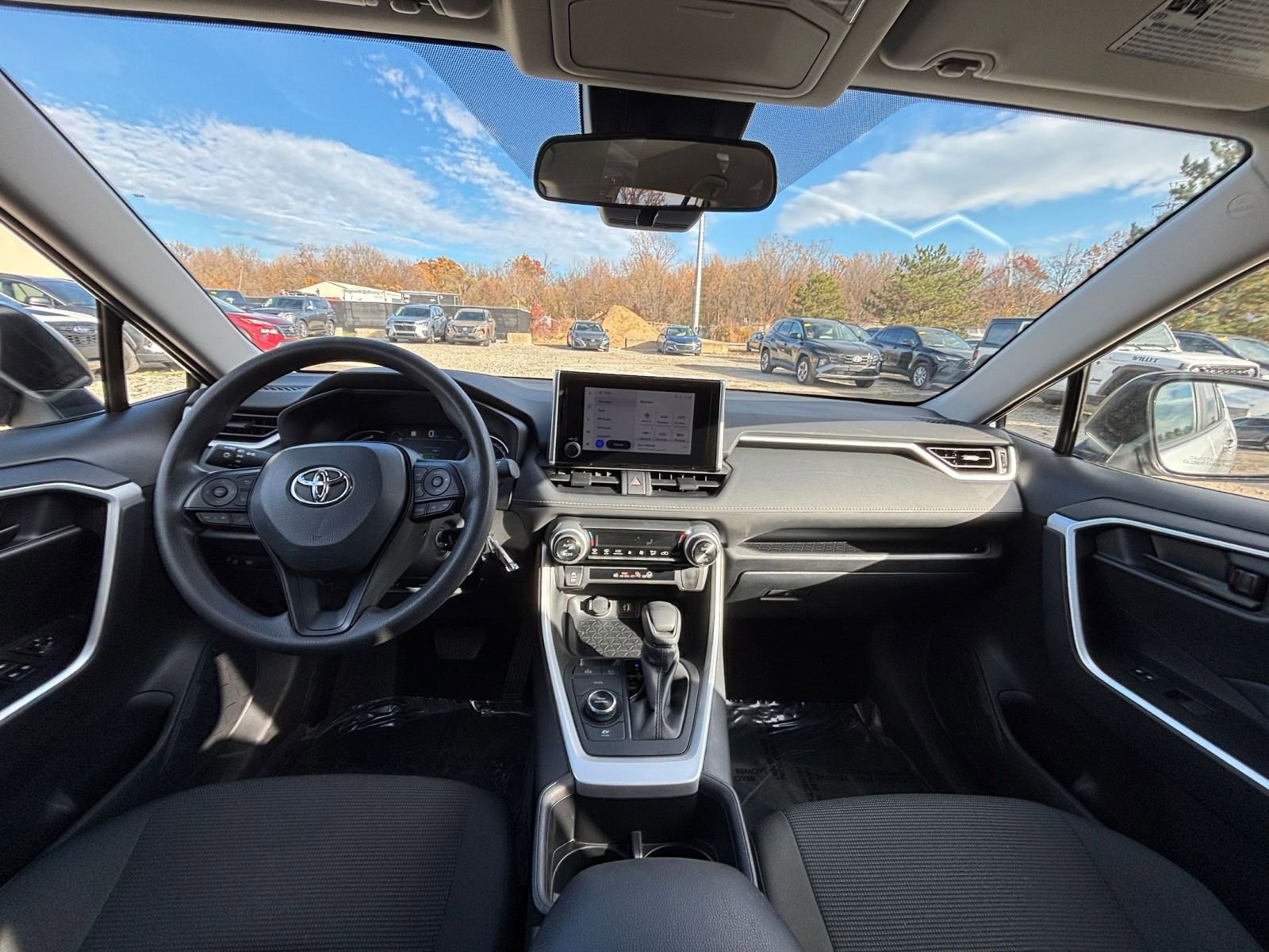 Thumbnail: 2025 Toyota RAV4 - 32