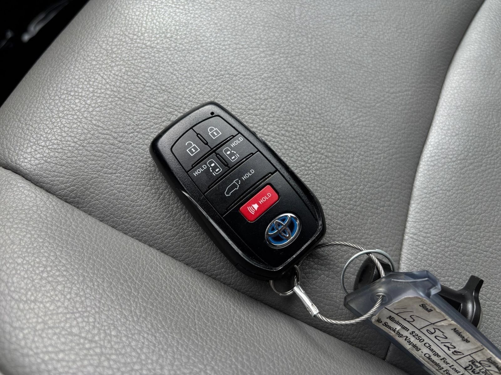 Thumbnail: 2025 Toyota Sienna - 21