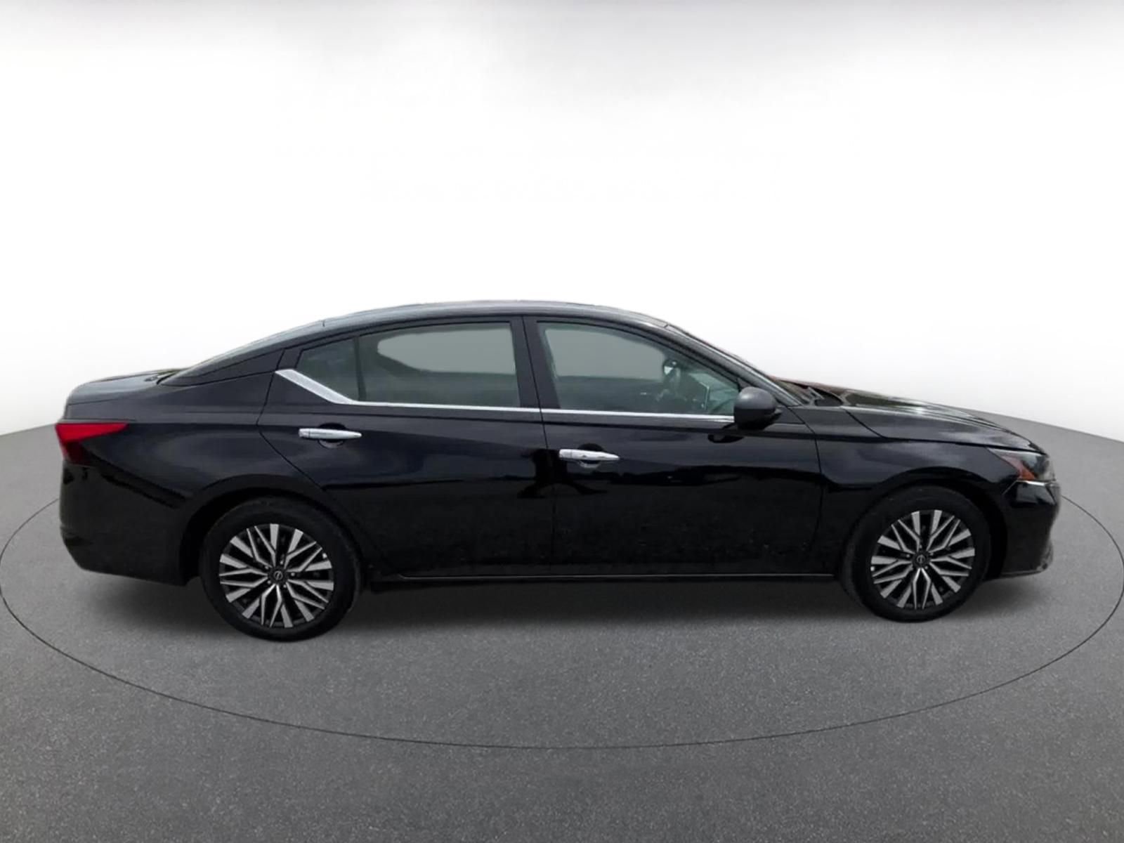 Thumbnail: 2025 Nissan Altima - 16