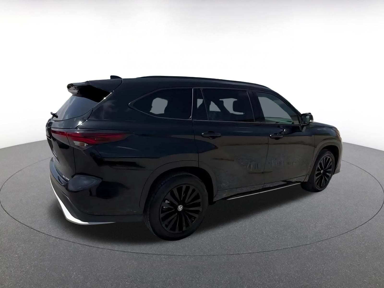 Thumbnail: 2025 Toyota Highlander - 15