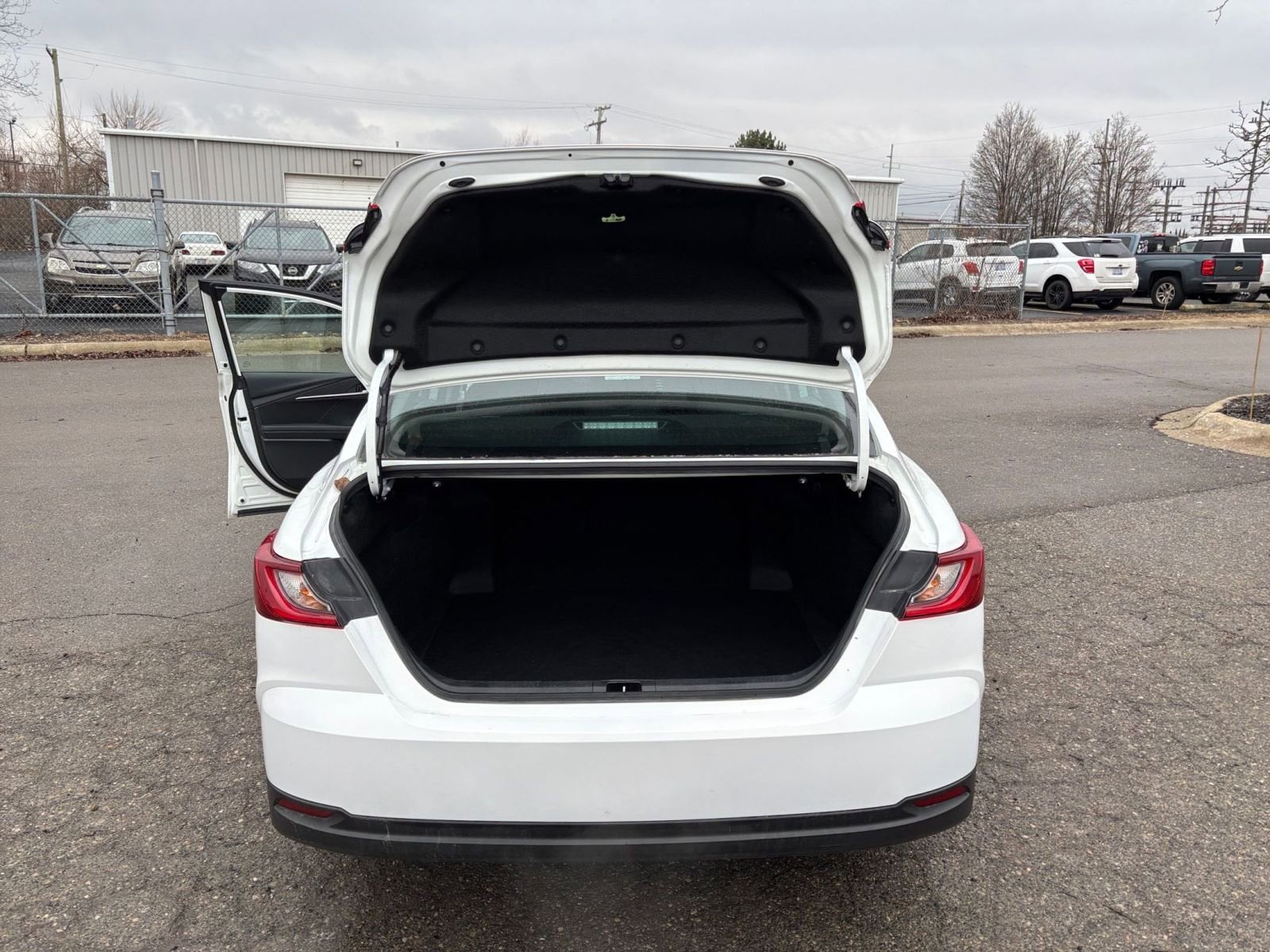 Thumbnail: 2025 Toyota Camry - 30