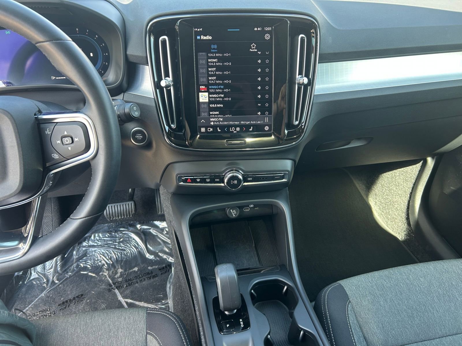 Thumbnail: 2024 Volvo XC40 - 17