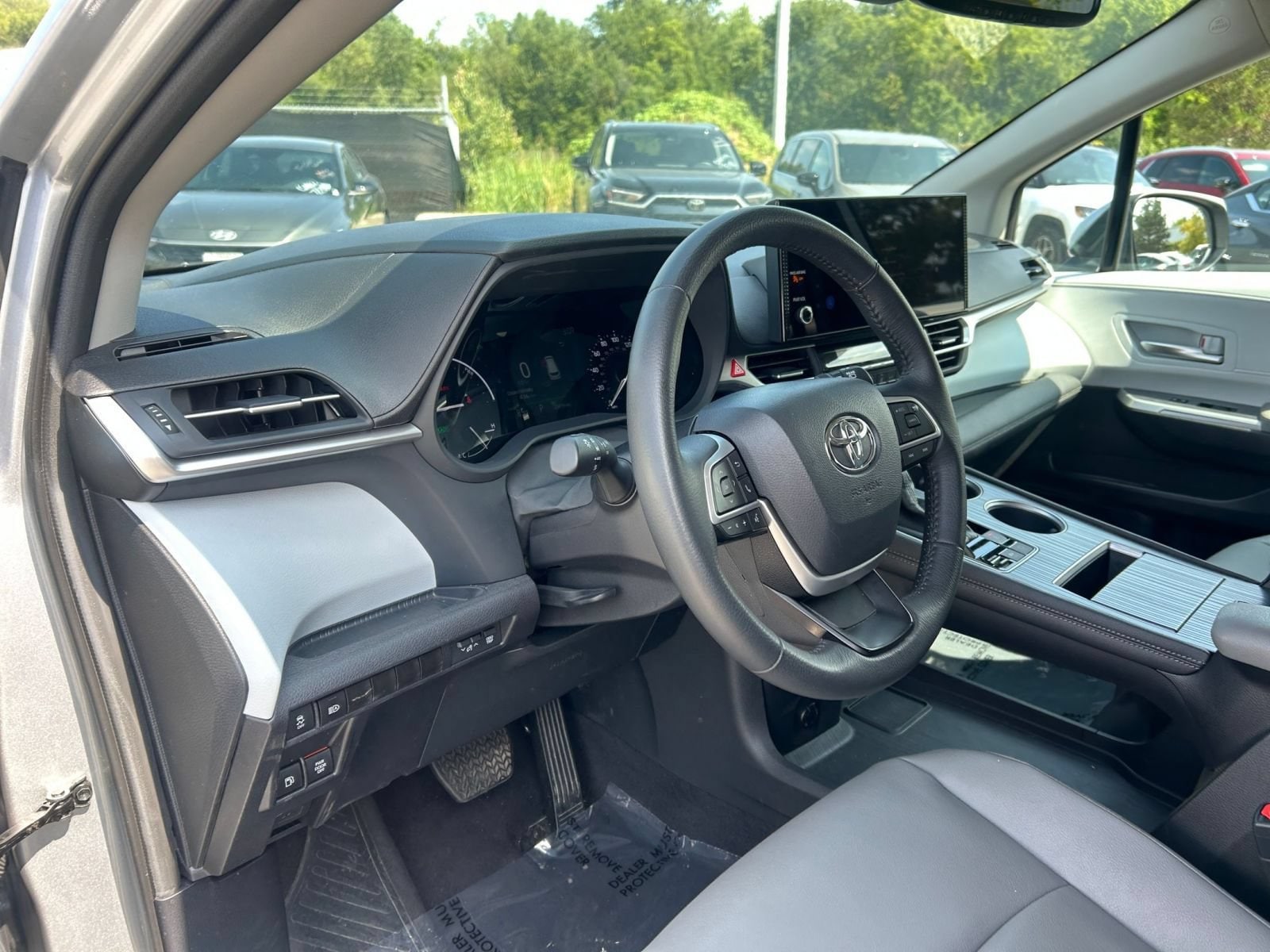Thumbnail: 2025 Toyota Sienna - 33