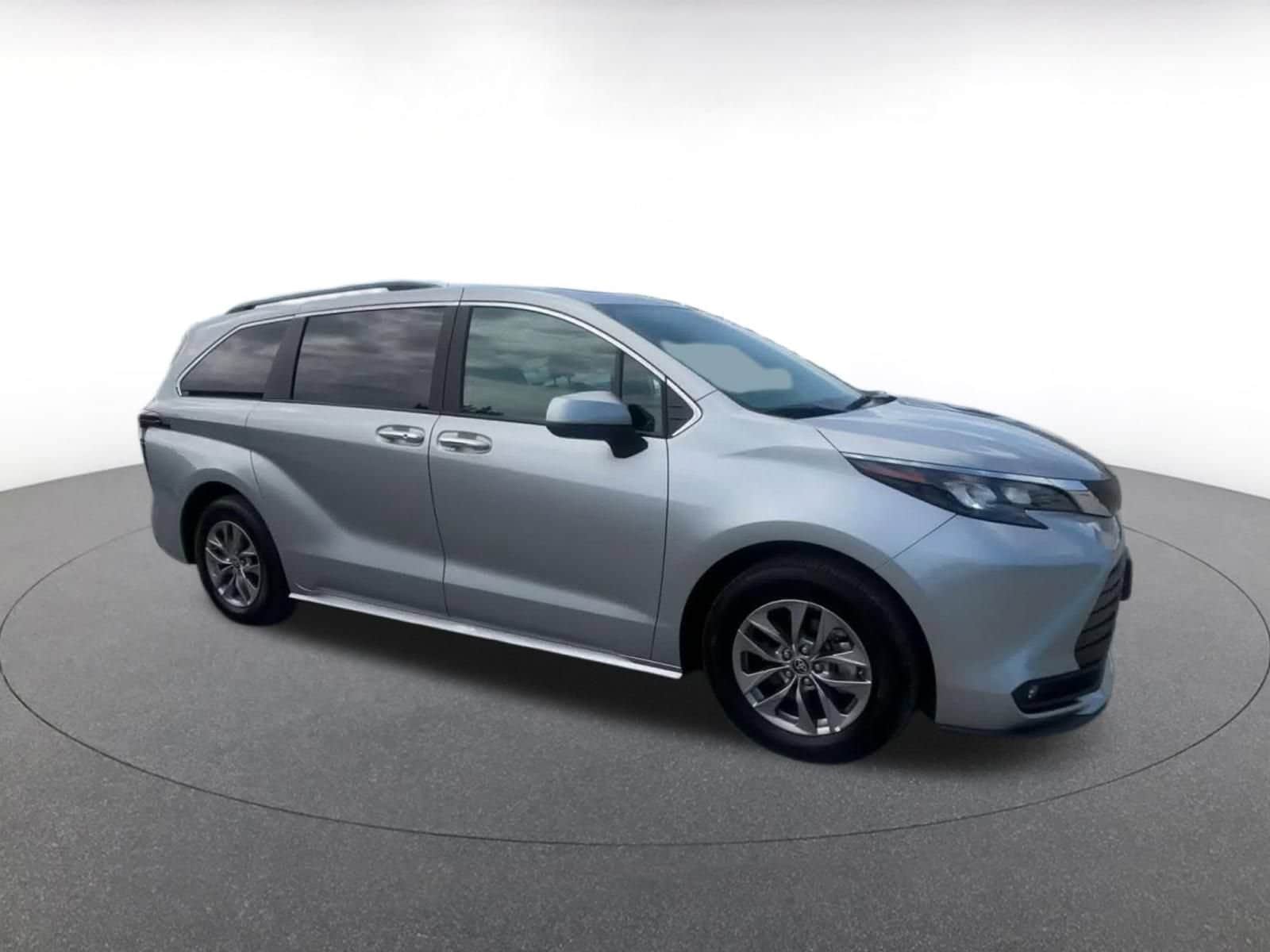 Thumbnail: 2025 Toyota Sienna - 2