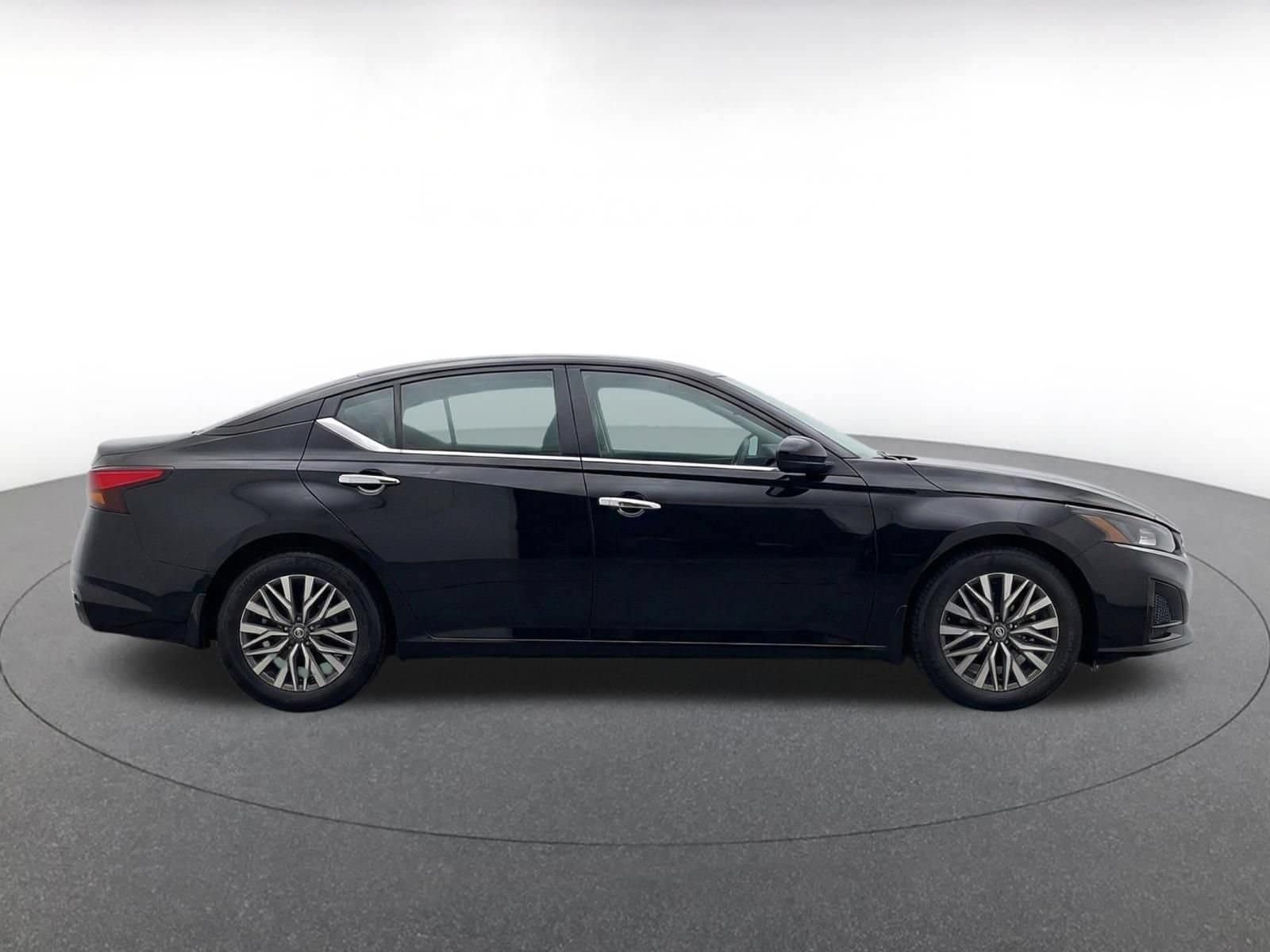 Thumbnail: 2025 Nissan Altima - 13