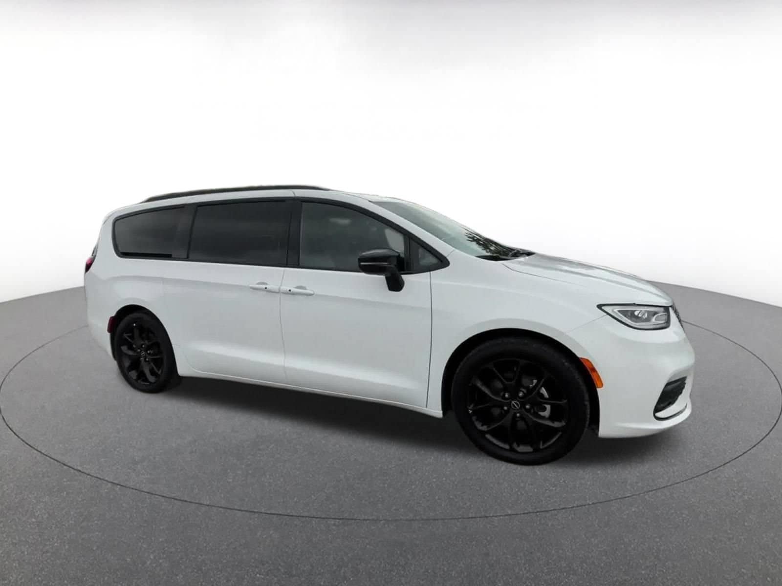 Thumbnail: 2025 Chrysler Pacifica - 2