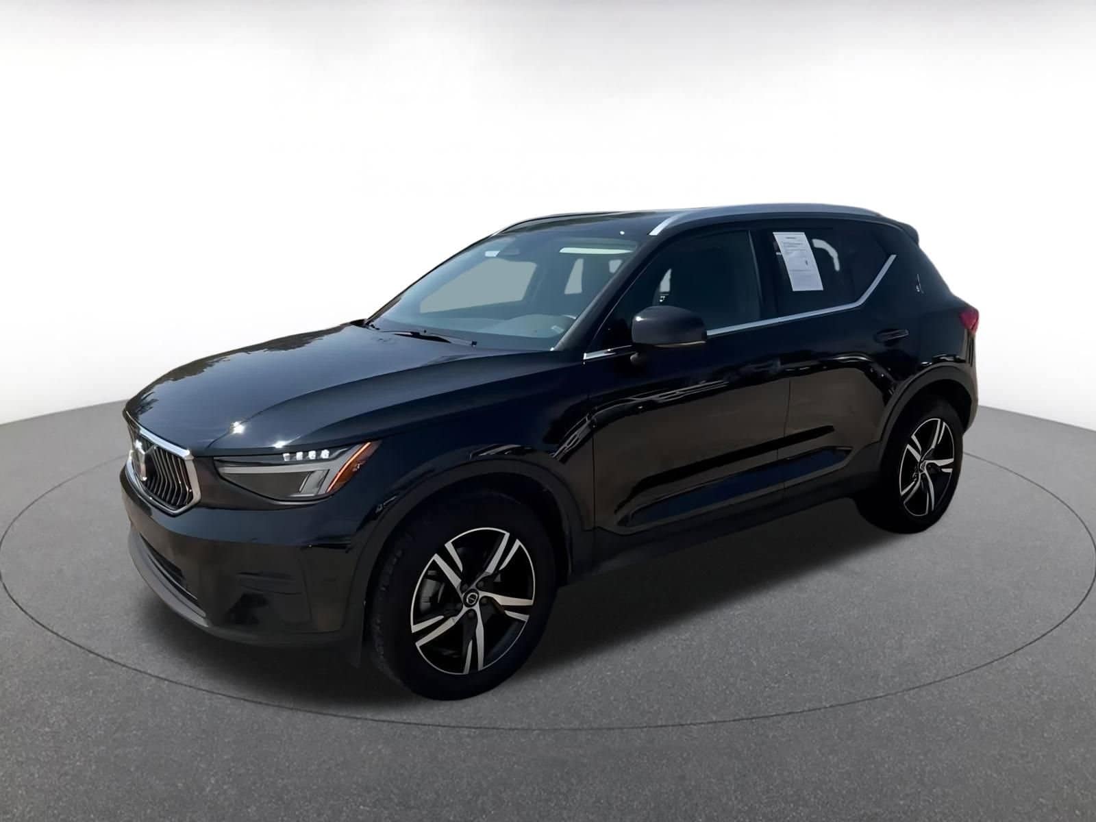 Thumbnail: 2024 Volvo XC40 - 8