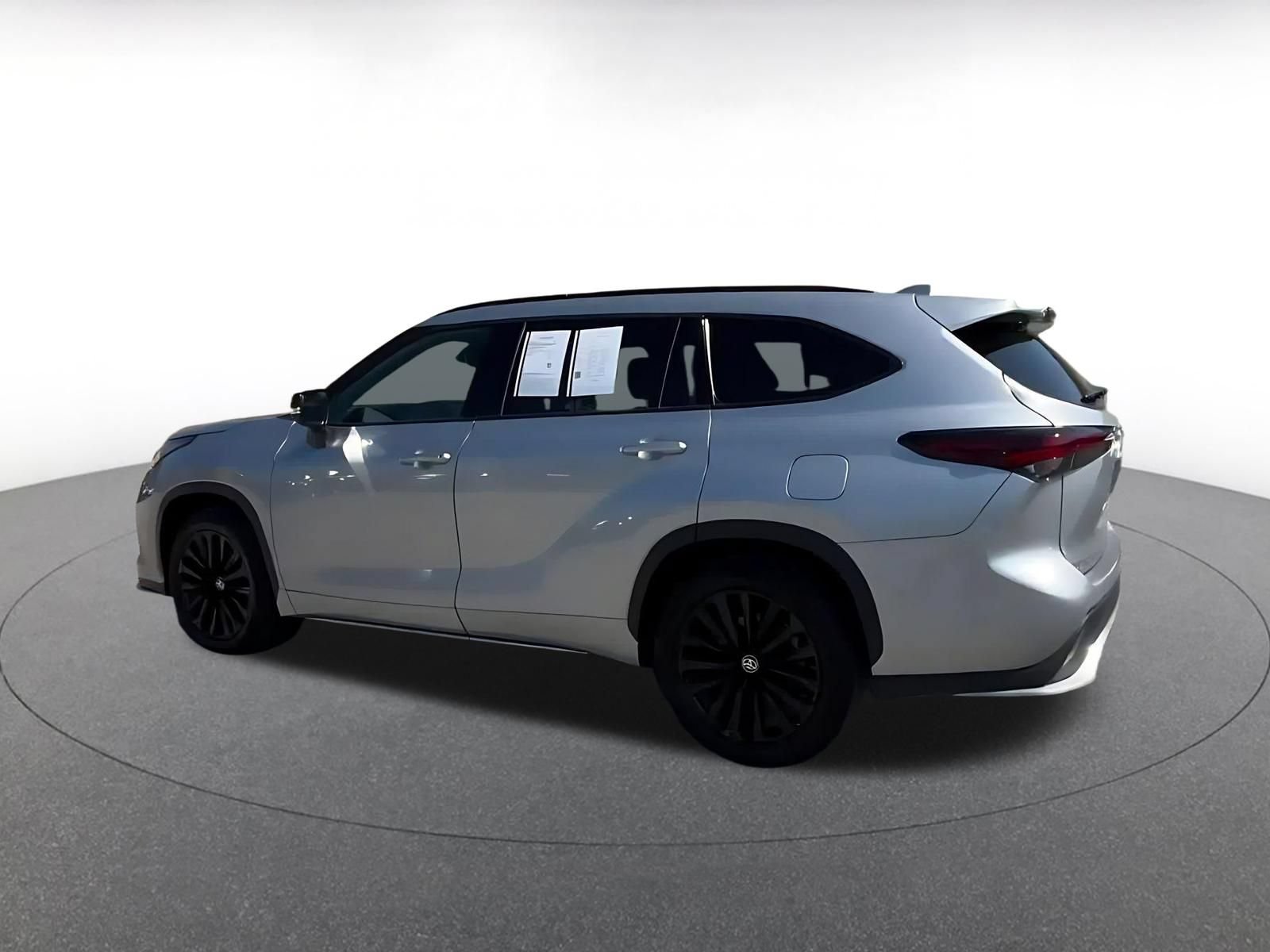Thumbnail: 2025 Toyota Highlander - 10