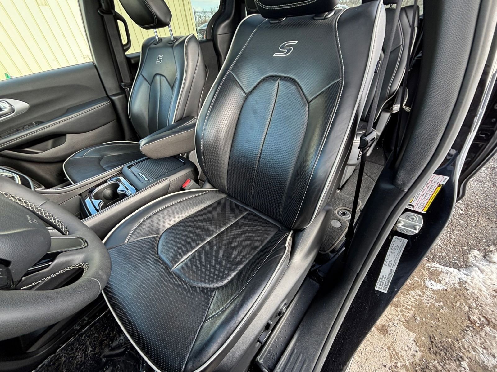 Thumbnail: 2025 Chrysler Pacifica - 30