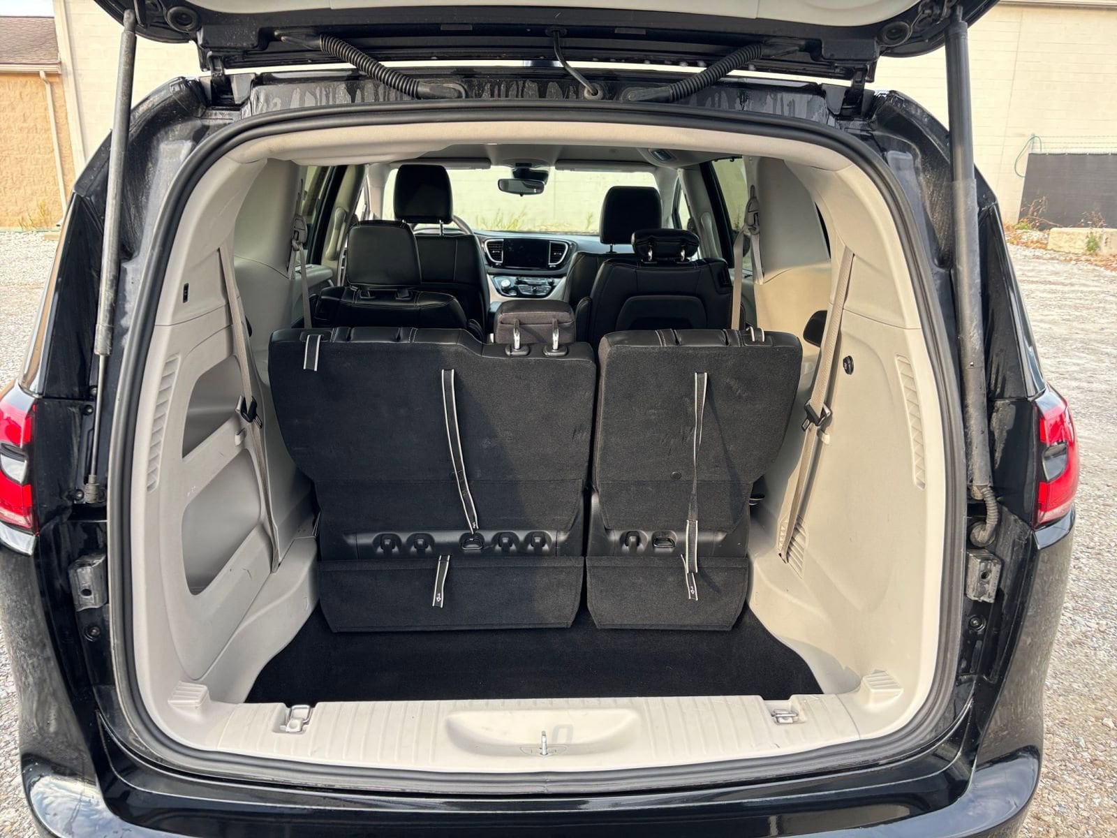 Thumbnail: 2024 Chrysler Pacifica - 32