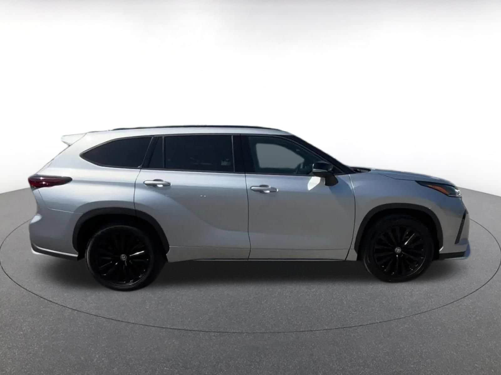 Thumbnail: 2025 Toyota Highlander - 16